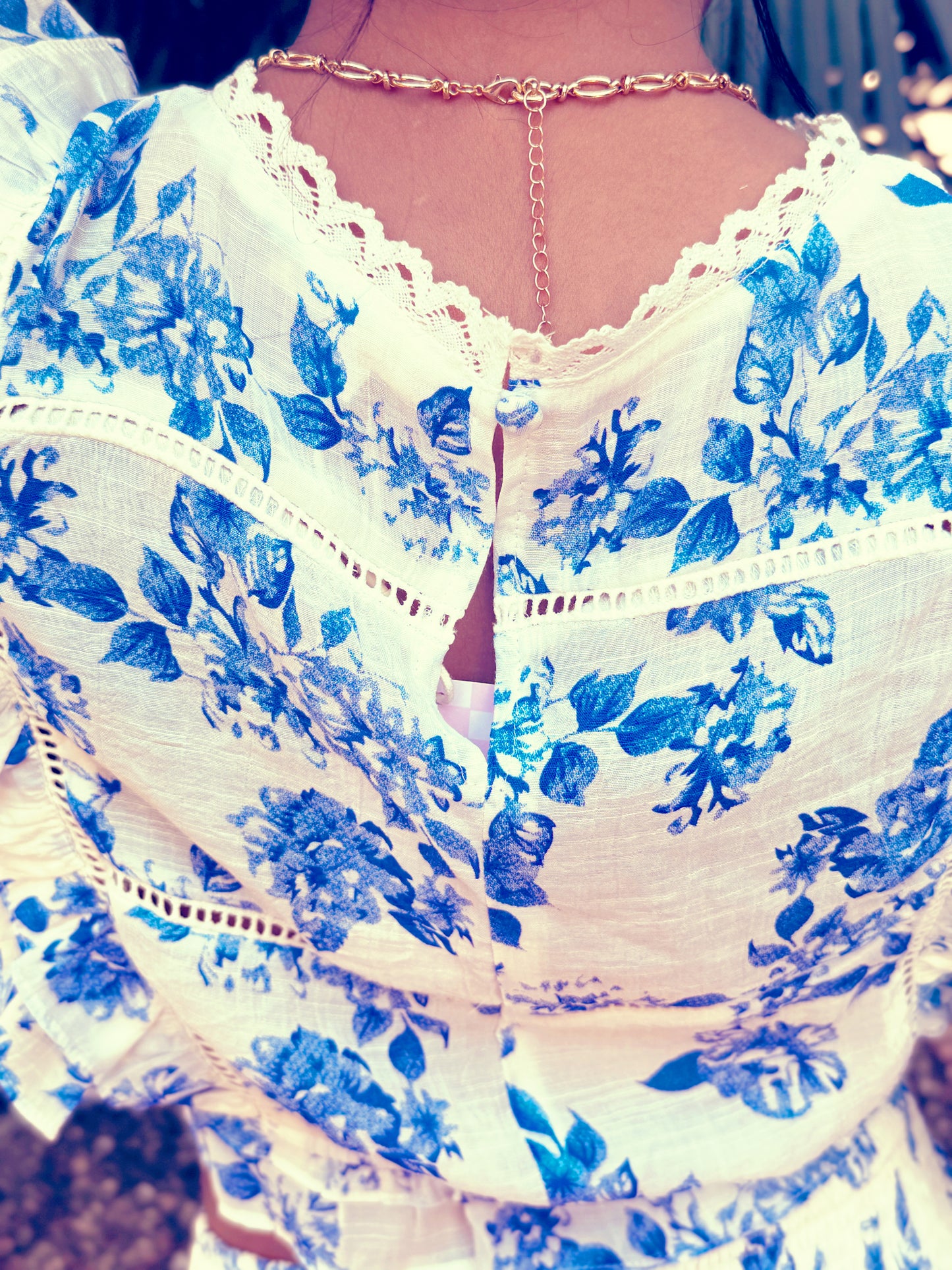 Blue and White Floral Print Pintuck Front Cap Sleeve Crop Top